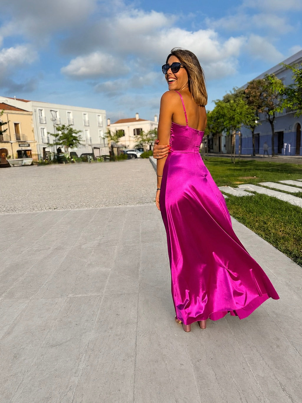 Maxi abito “Satin Glow” magenta
