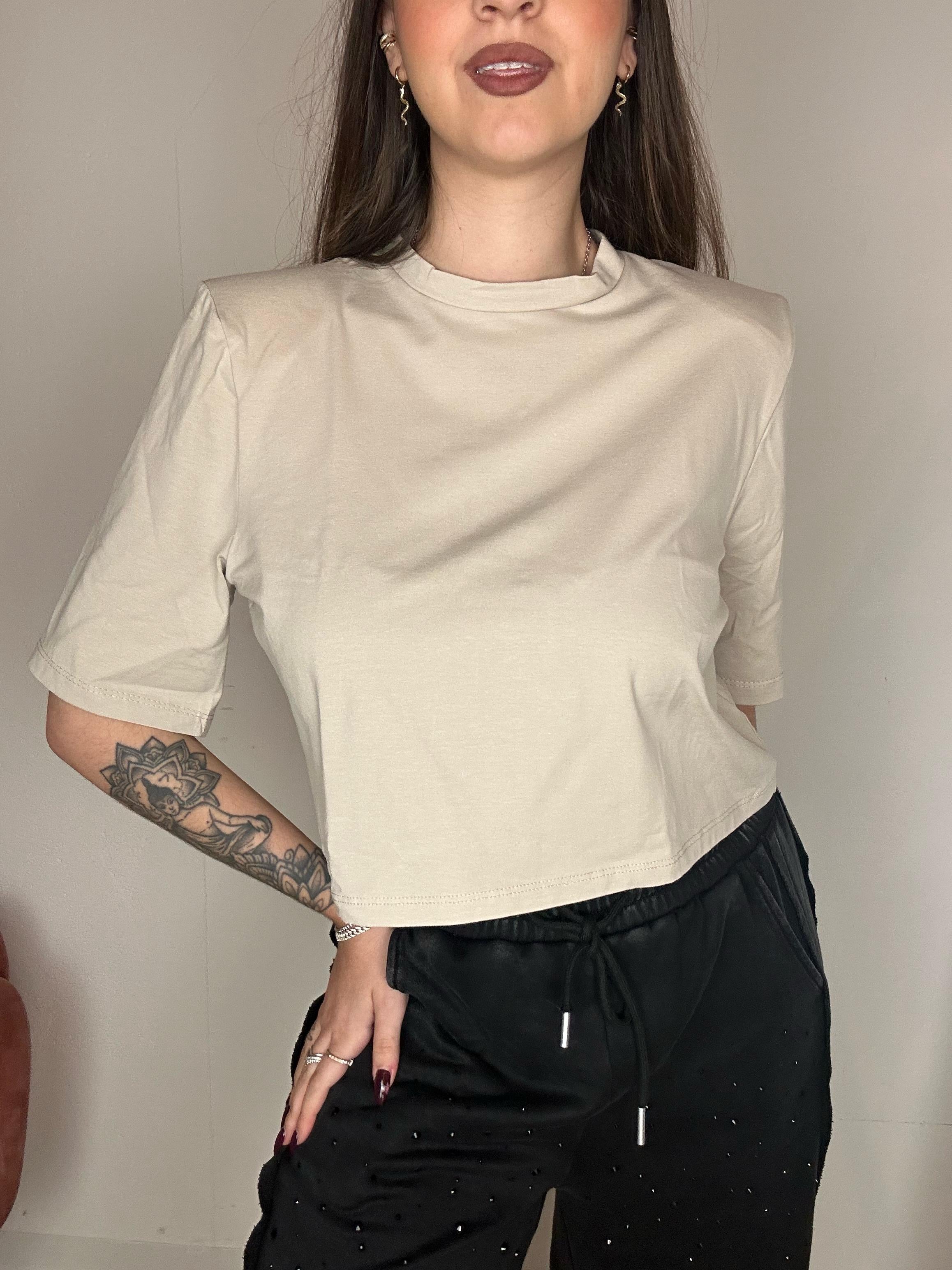 T-shirt “Basically”.
