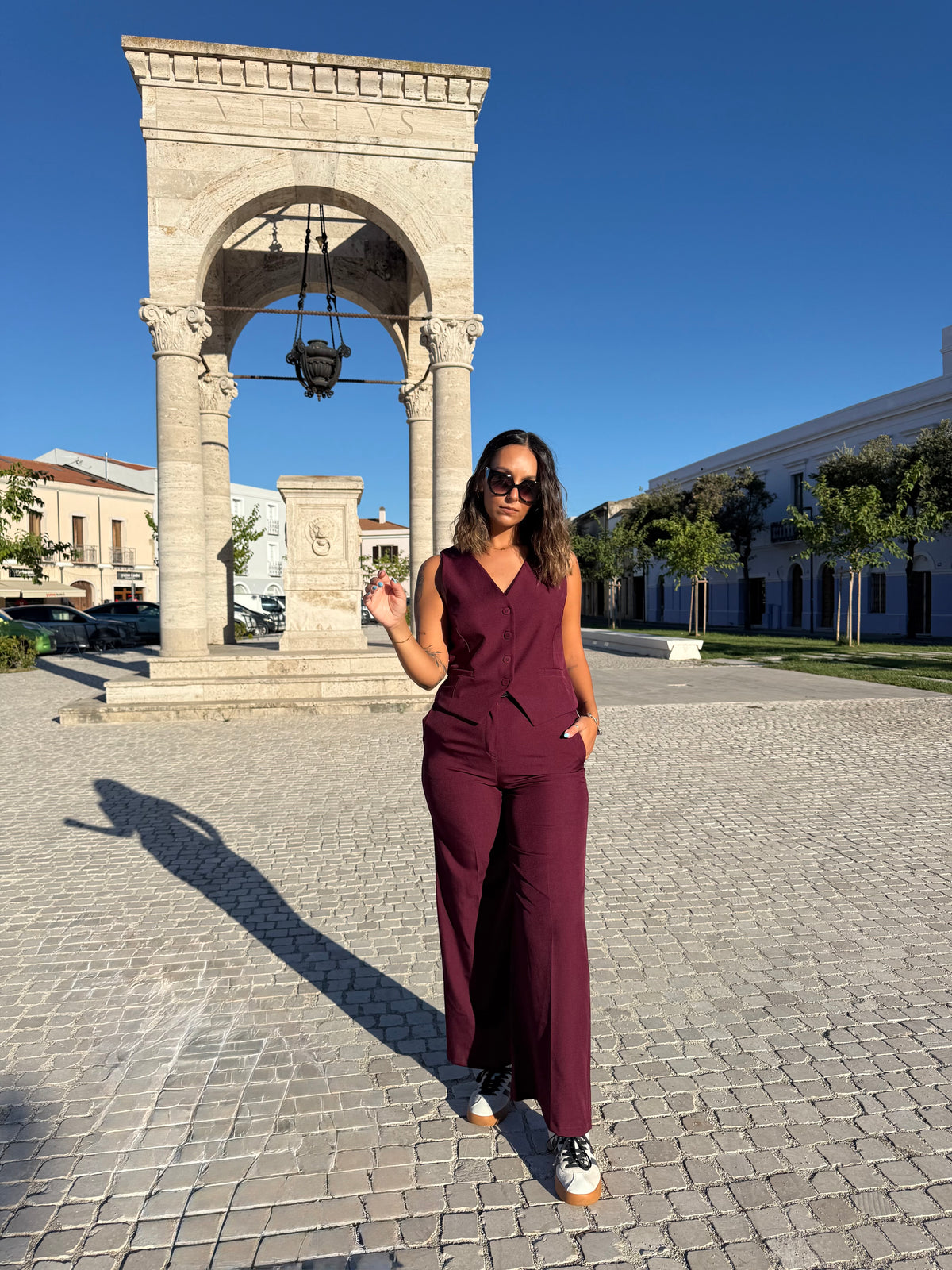 Completo con gilet “Madison” bordeaux