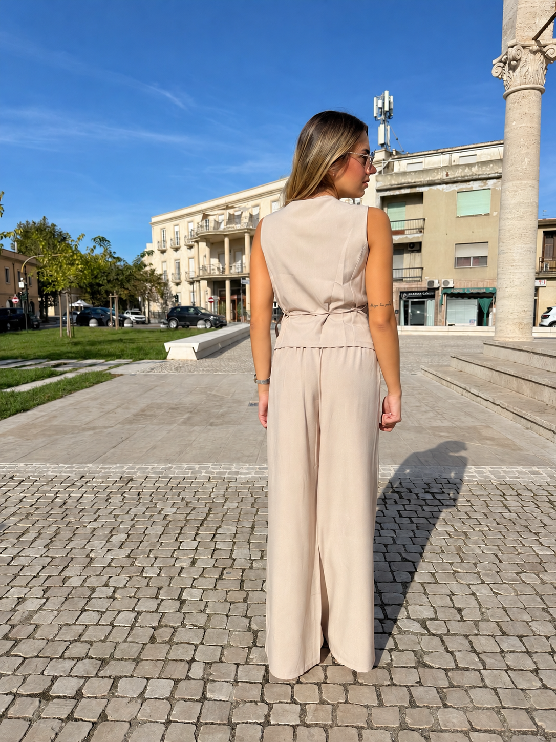 Completo con gilet “Dune” beige