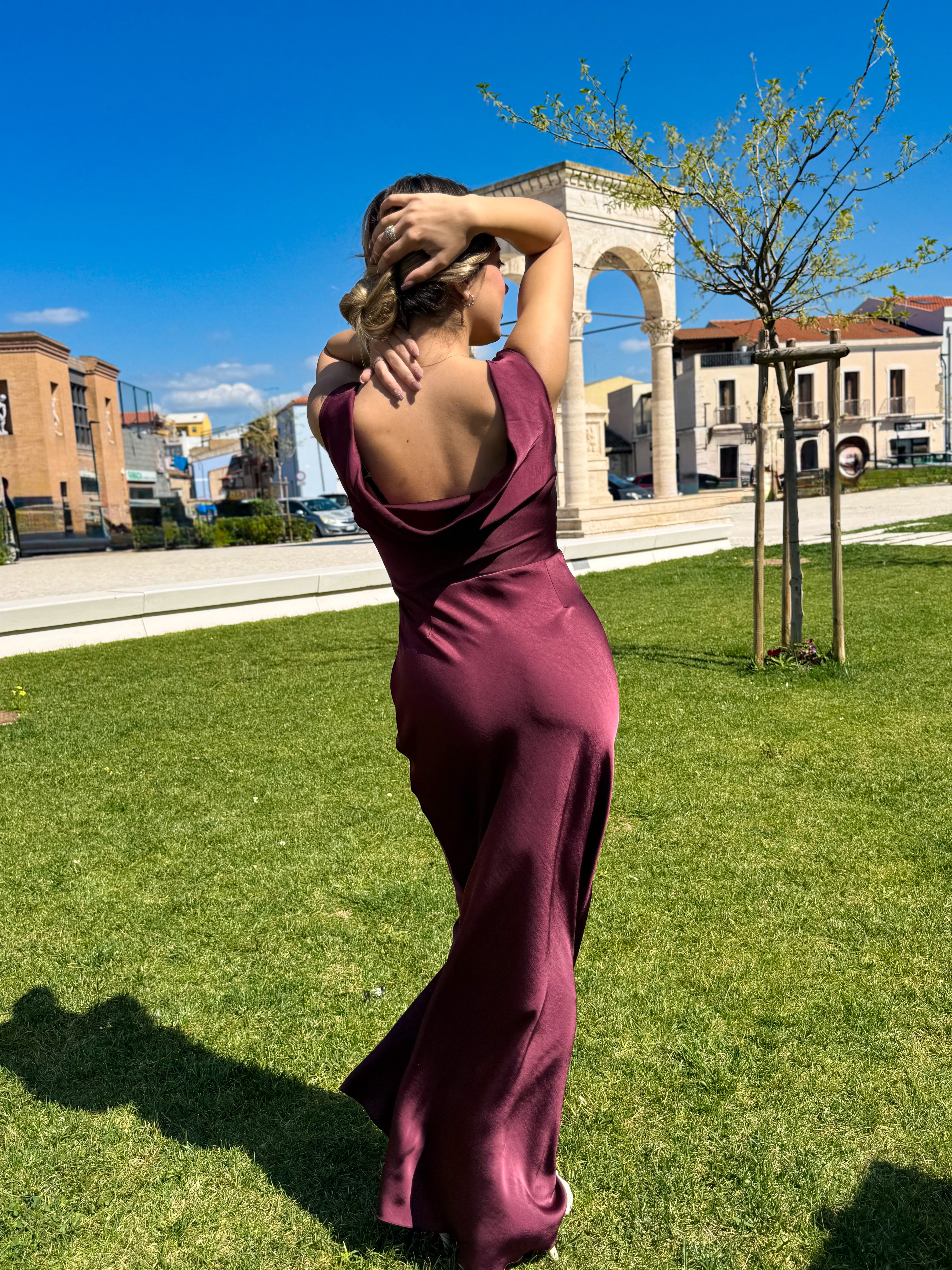 Abito “Satin Elegance”