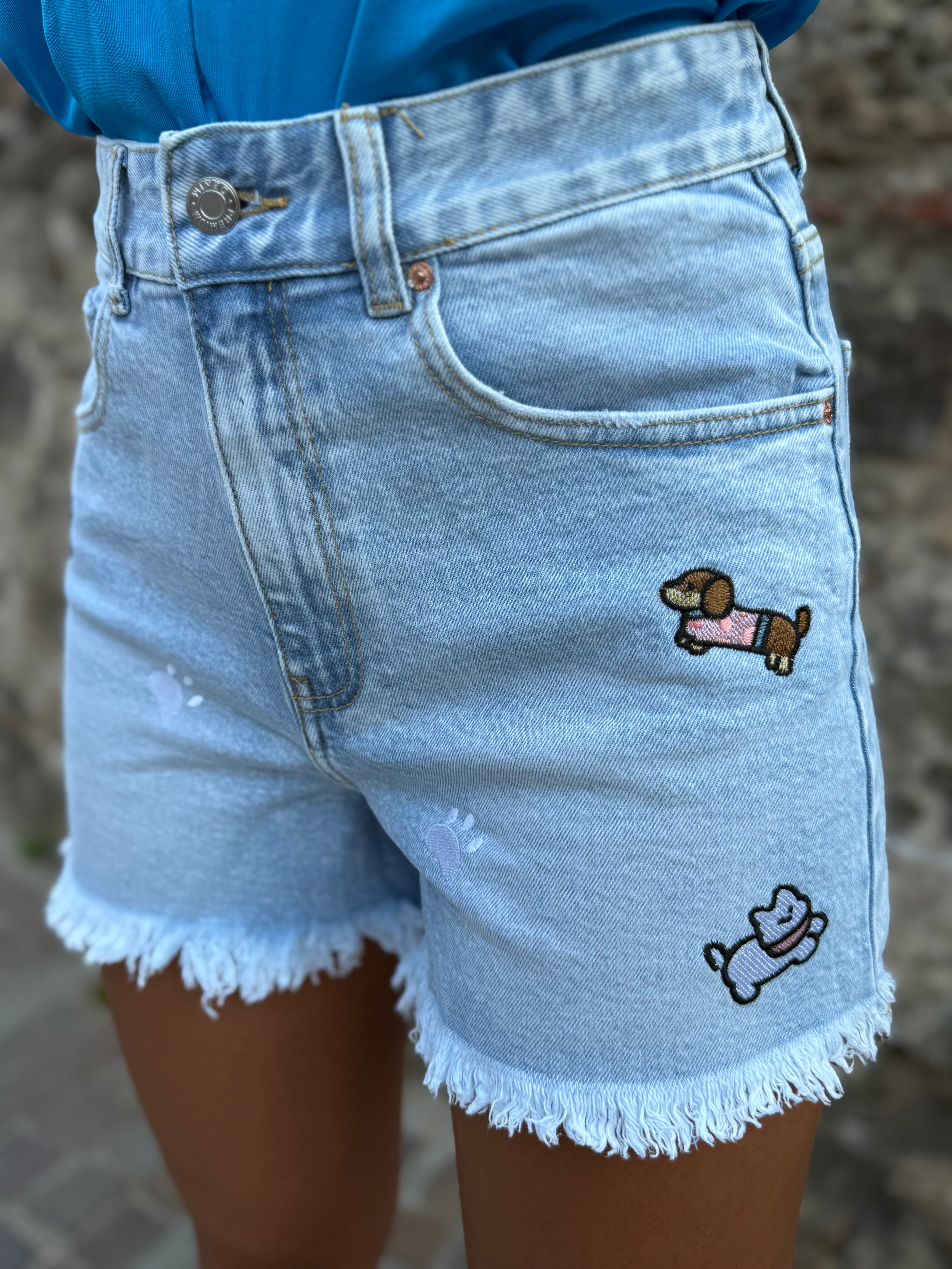 Short “Puppy Lovers”