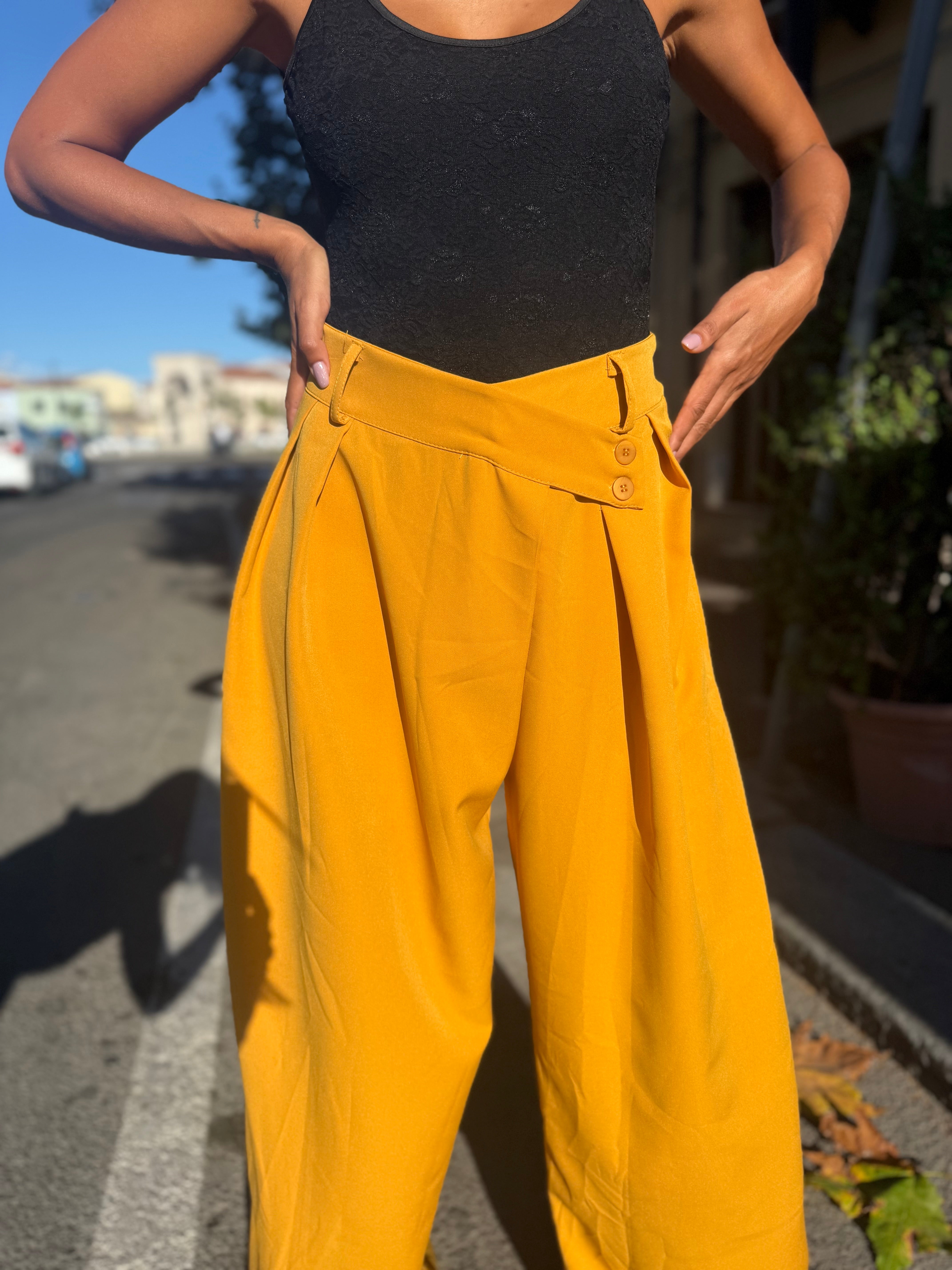 Pantaloni “Figure out” gialli