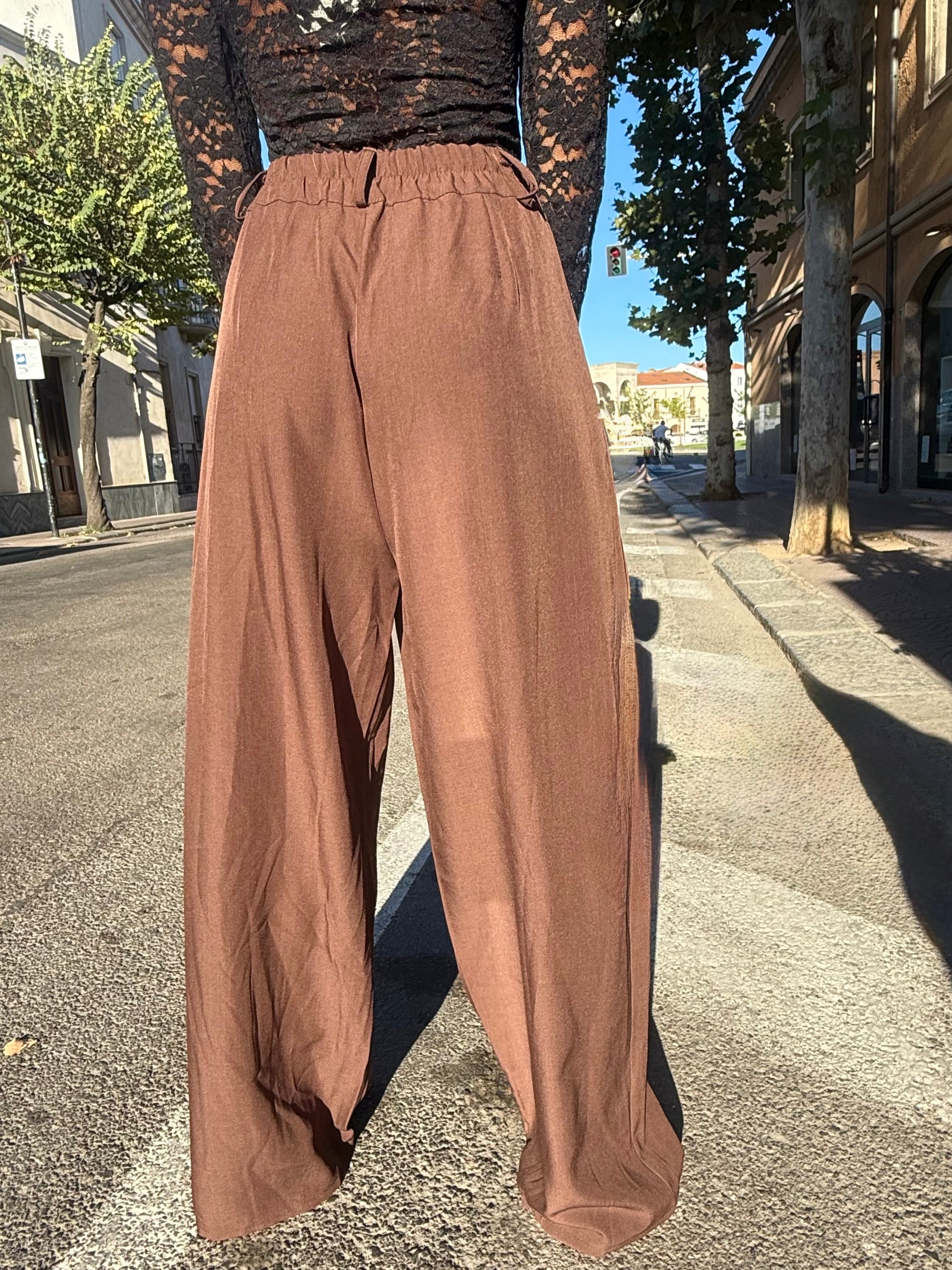 Pantaloni “Figure out” marroni