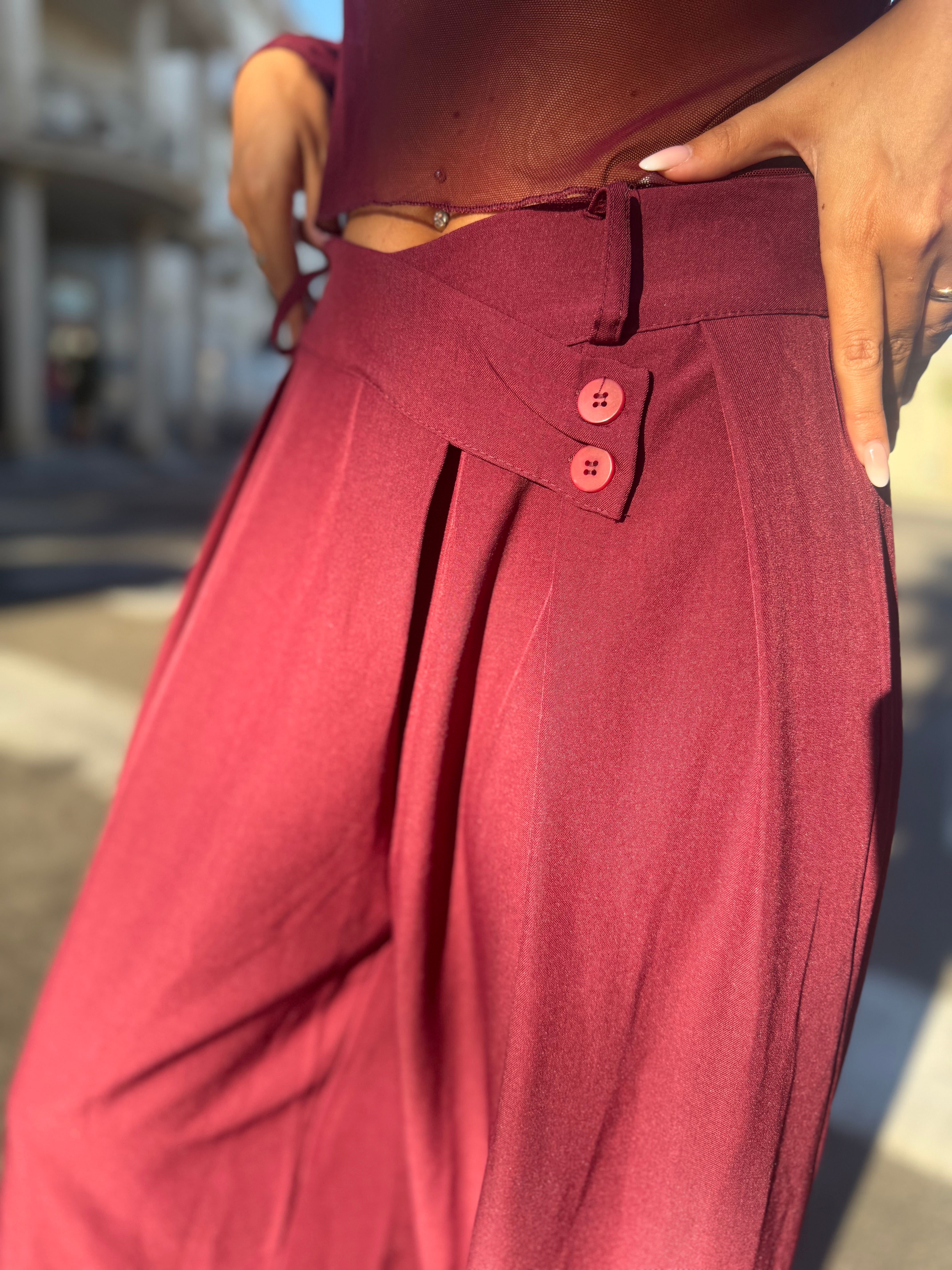 Pantaloni “Figure out ” bordeaux