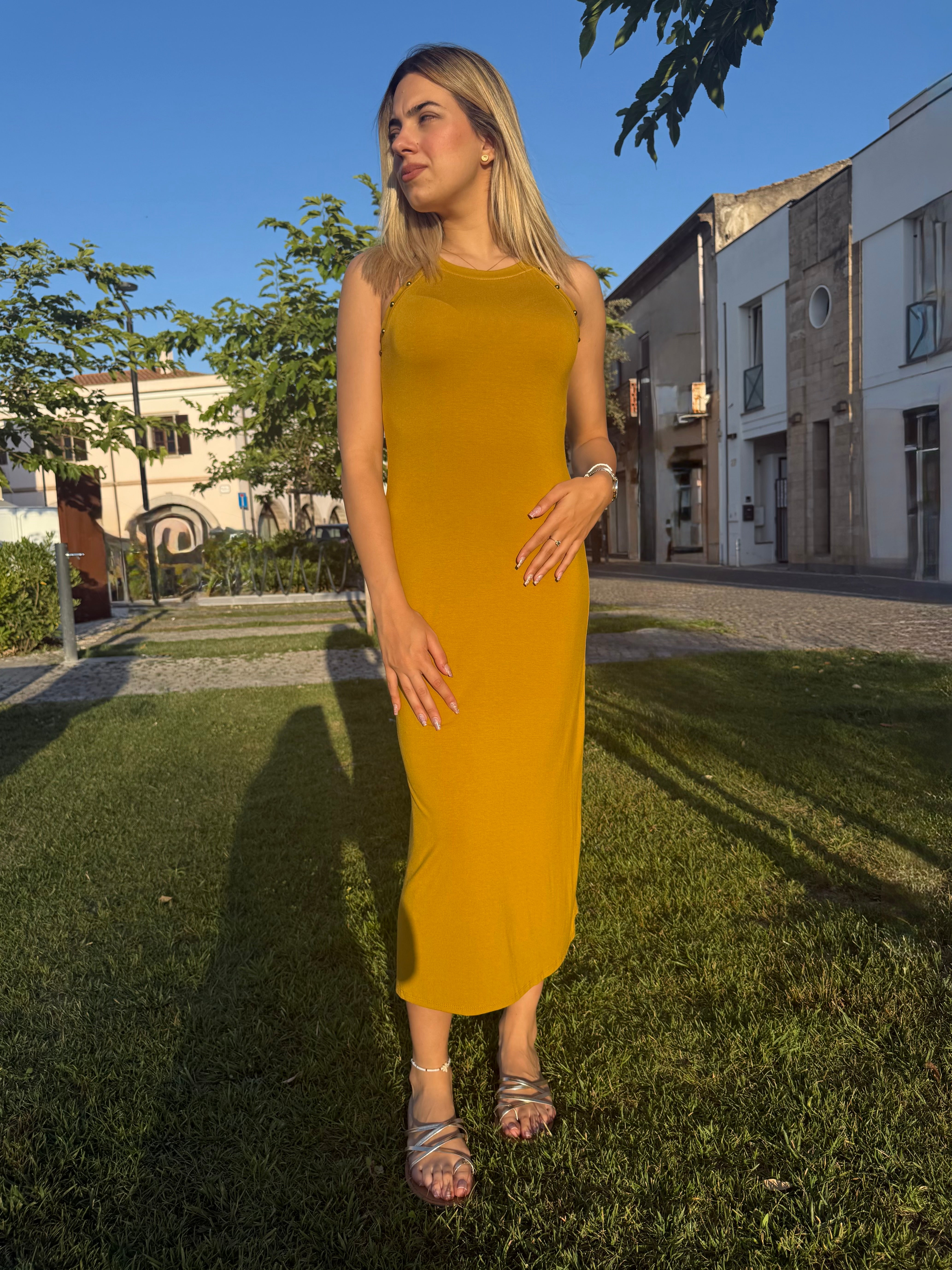 Abito “Riviera Chic” senape