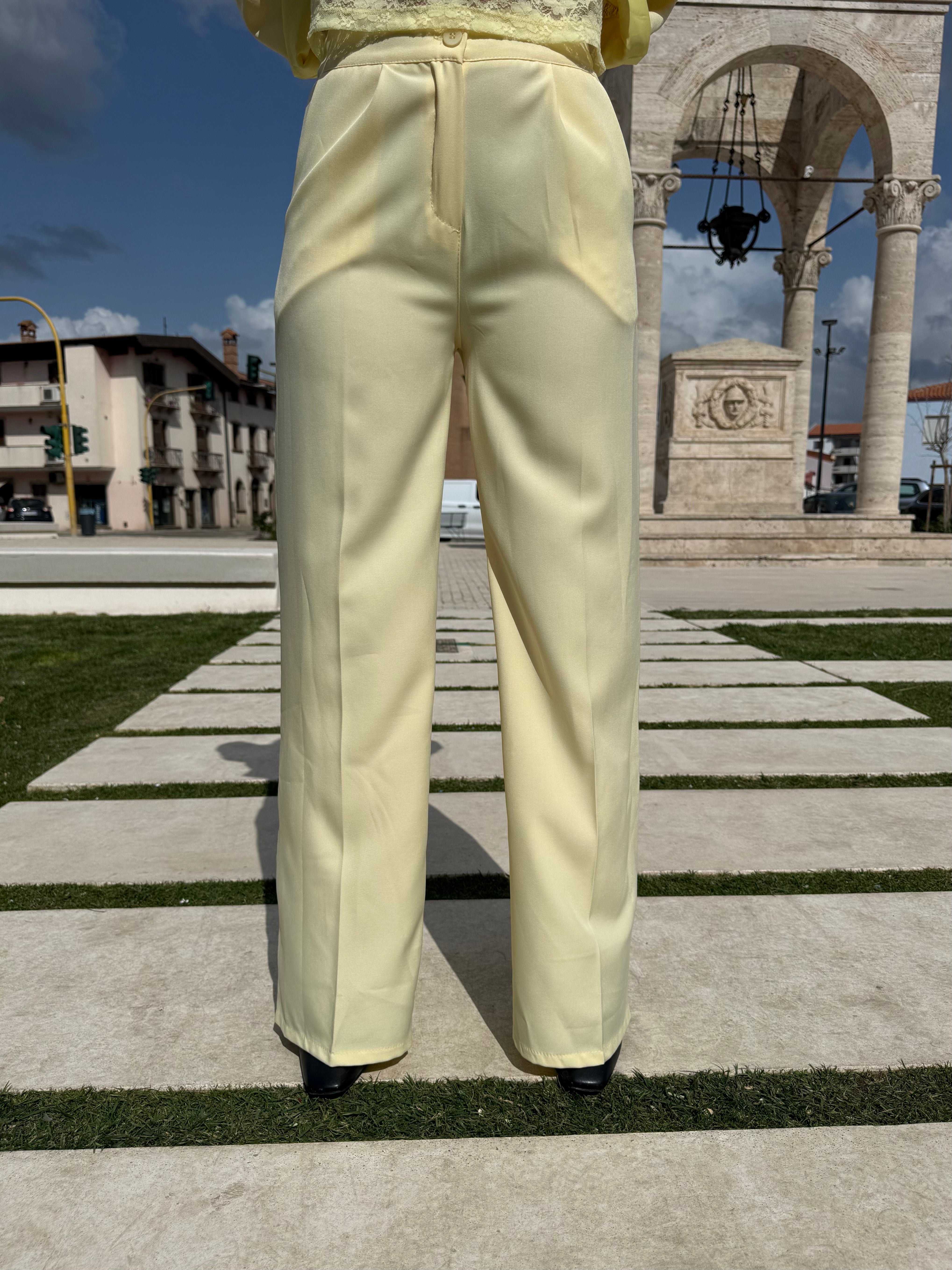 Completo “Pastel Chic” giallo